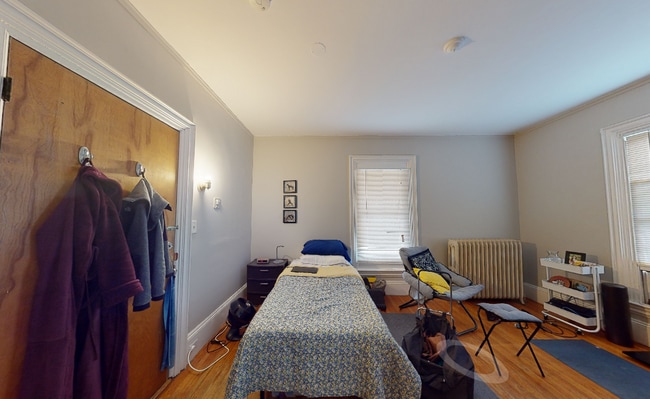 property at 8A Forest St