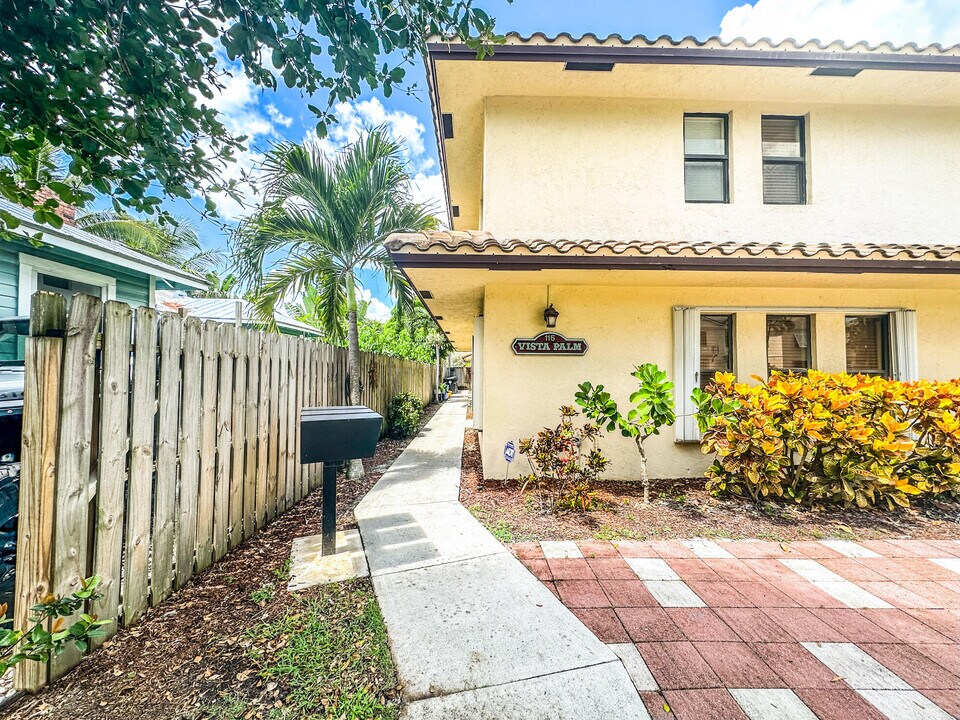 115 N Palmway in Lake Worth Beach, FL - Building Photo