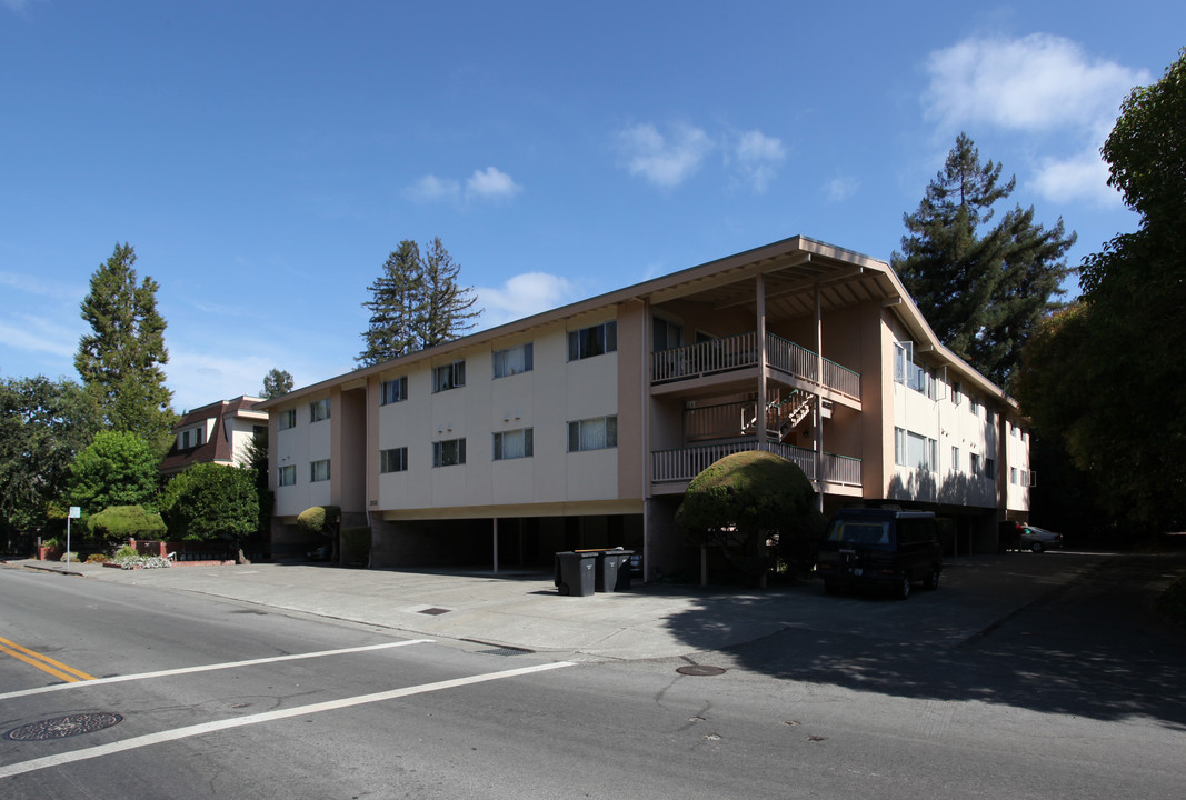 202 Kent Ave in Greenbrae, CA - Building Photo