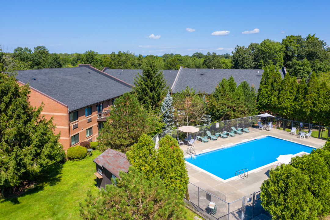 Kensington Manor in Middletown, NY - Building Photo