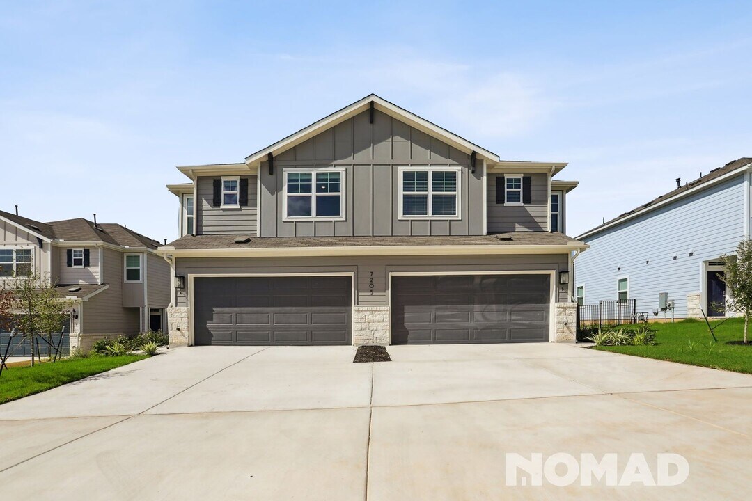 7205 Grenadine Bloom Bnd-Unit -#A in Del Valle, TX - Building Photo