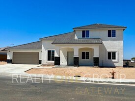 3399 N Janet Napolitano Ct in San Luis, AZ - Building Photo