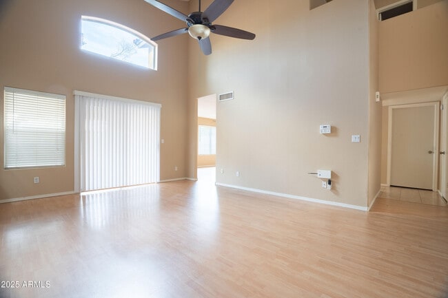 1356 E Helena Dr in Phoenix, AZ - Building Photo - Building Photo