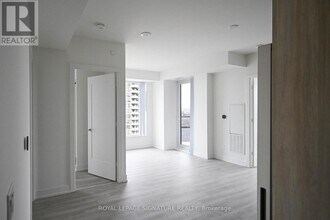 60 Central Park Roadway in Toronto, ON - Building Photo - Building Photo