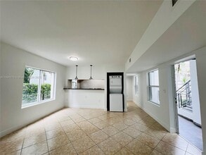 950 Bay Dr in Miami Beach, FL - Building Photo - Building Photo