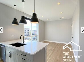 1050 W Cornelia Ave, Unit 4 in Chicago, IL - Building Photo - Building Photo