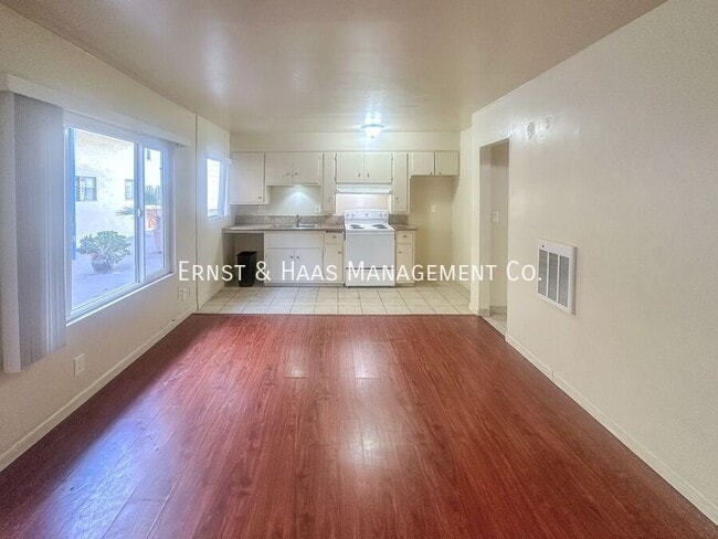 105 Atlantic Ave in Long Beach, CA - Building Photo - Building Photo