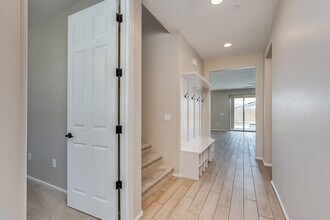 9813 E Miller Peak Trl in Tucson, AZ - Foto de edificio - Building Photo