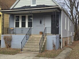 2046 W 69th Pl in Chicago, IL - Building Photo
