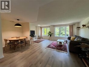 318 Sable Ct in Waterloo, ON - Building Photo - Building Photo