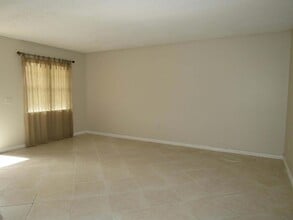 2302 Sunrise Blvd, Unit 105 in Fort Pierce, FL - Building Photo - Building Photo