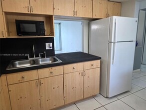1350 NE 191st St in Miami, FL - Building Photo - Building Photo