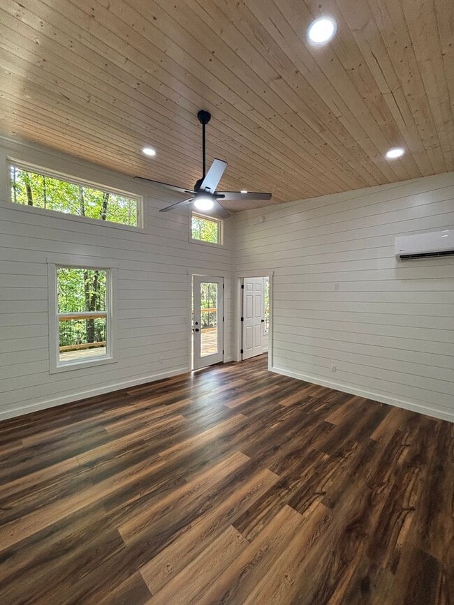 8668 Lakeshore Dr in Rutledge, TN - Building Photo - Building Photo