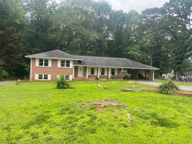 property at 851 Rockbridge Rd SW