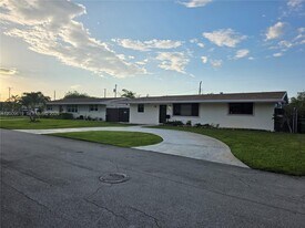 7921 NW 12th St in Pembroke Pines, FL - Building Photo