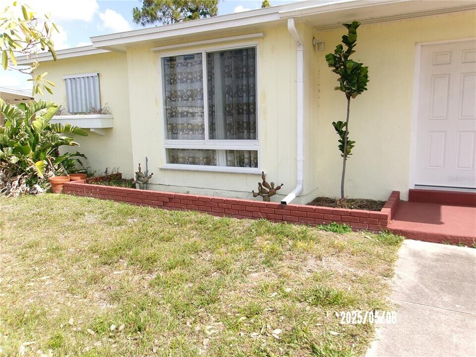 22310 Midway Blvd in Port Charlotte, FL - Building Photo