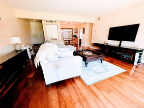 49 Candlewood Dr in South Windsor, CT - Building Photo - Building Photo