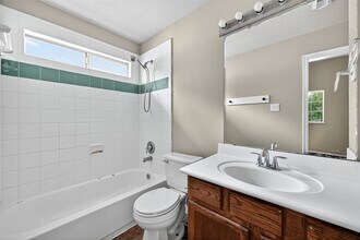 16919 Creek Mountain Dr in Houston, TX - Building Photo - Building Photo