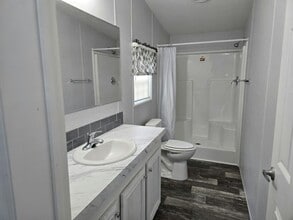 104 Bush Ln in Town 'n' Country, FL - Foto de edificio - Building Photo