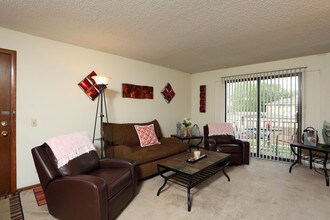 ReNew Meadow Lake in New Hope, MN - Foto de edificio - Interior Photo