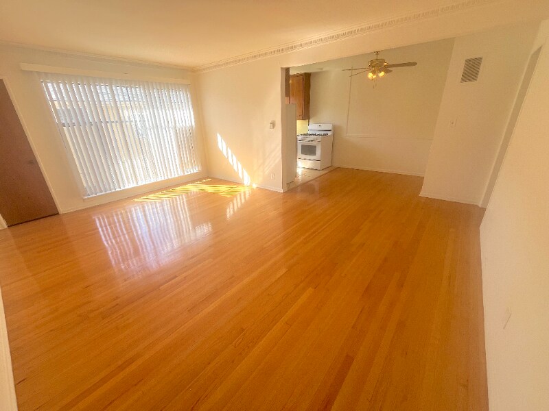 1255 N Mansfield Ave in Los Angeles, CA - Building Photo