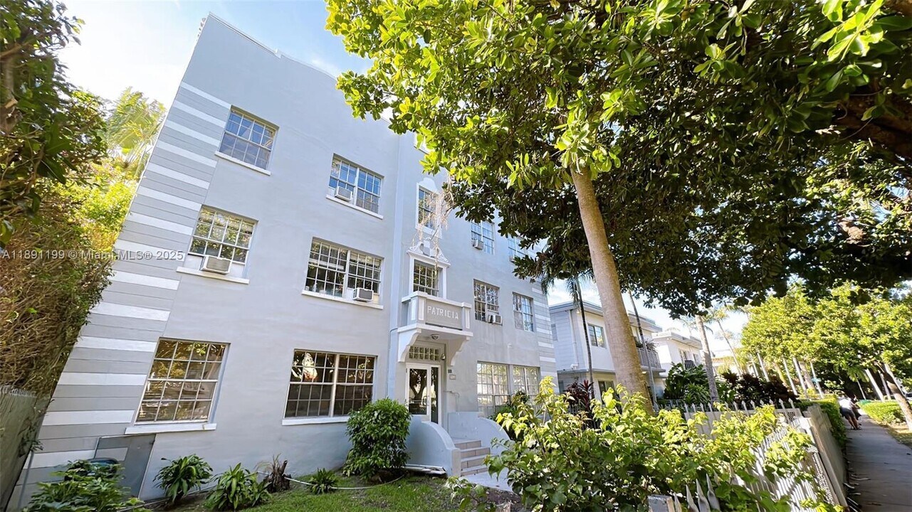 842 Meridian Ave in Miami Beach, FL - Building Photo