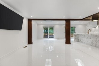 4 Hadley Rd in Lexington, MA - Building Photo - Building Photo