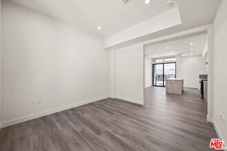 1200 N Orange Grove Ave in West Hollywood, CA - Building Photo - Building Photo