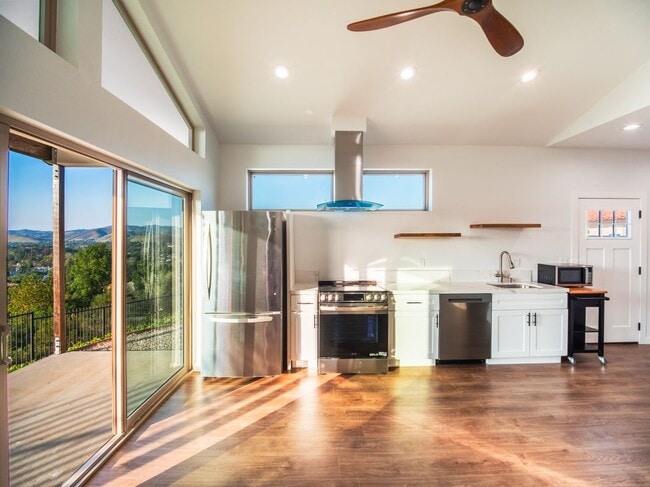 2181 Hillsbury Rd in Westlake Village, CA - Building Photo - Building Photo