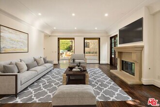 823 Yale St in Santa Monica, CA - Building Photo - Building Photo