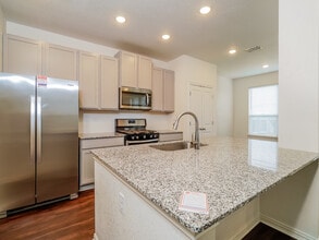 2713 Brogan Crk in Canyon Lake, TX - Building Photo - Building Photo