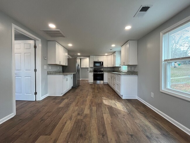 204 Hillcrest Dr in Easley, SC - Building Photo - Building Photo