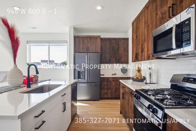 946 W State Rd in American Fork, UT - Foto de edificio