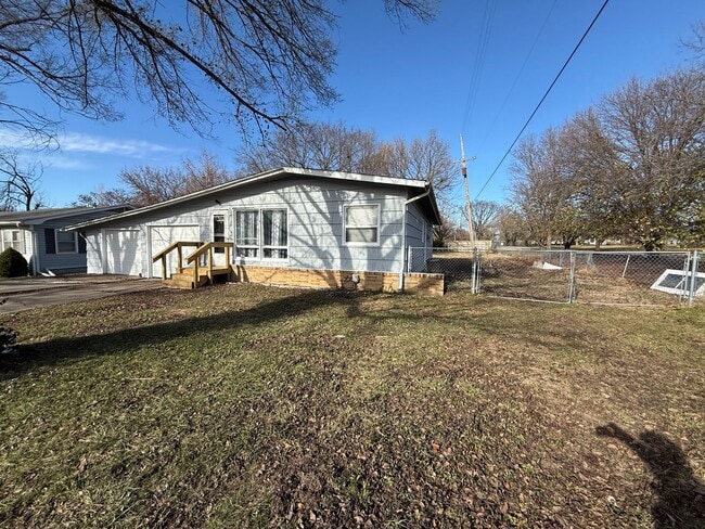 property at 622 E Carpenter St