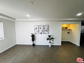 10952 1/2 Wilmington Ave in Los Angeles, CA - Building Photo - Building Photo