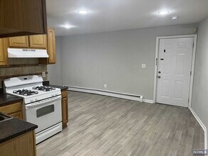 703 Elm St-Unit -4 in Kearny, NJ - Building Photo - Building Photo