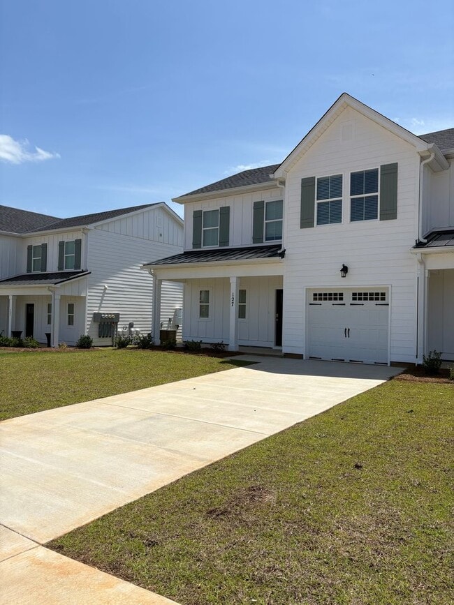 property at 127 Hunters Hill Wy