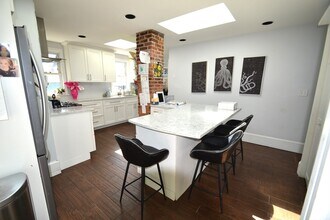 8 Howe St in Somerville, MA - Building Photo - Building Photo