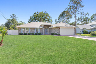 40 Pine Brook Dr in Palm Coast, FL - Foto de edificio - Building Photo