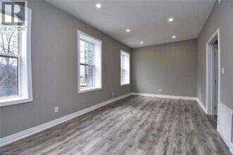98 Duke St in Hamilton, ON - Building Photo - Building Photo