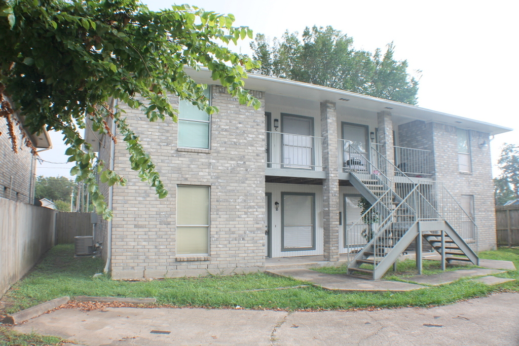 9018 Grannis St in Houston, TX - Building Photo