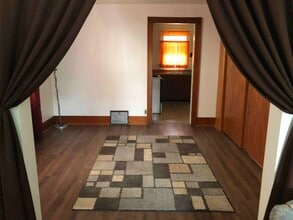 2028 Oregon Ave, Unit 1 st Fl in Steubenville, OH - Building Photo - Building Photo