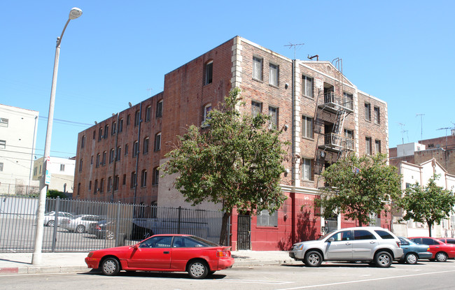 746 S Normandie Ave in Los Angeles, CA - Building Photo - Building Photo