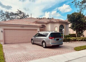 13317 NW 15th Ct in Pembroke Pines, FL - Foto de edificio - Building Photo