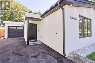 25 Knowles Crescent in Aurora, ON - Building Photo - Building Photo