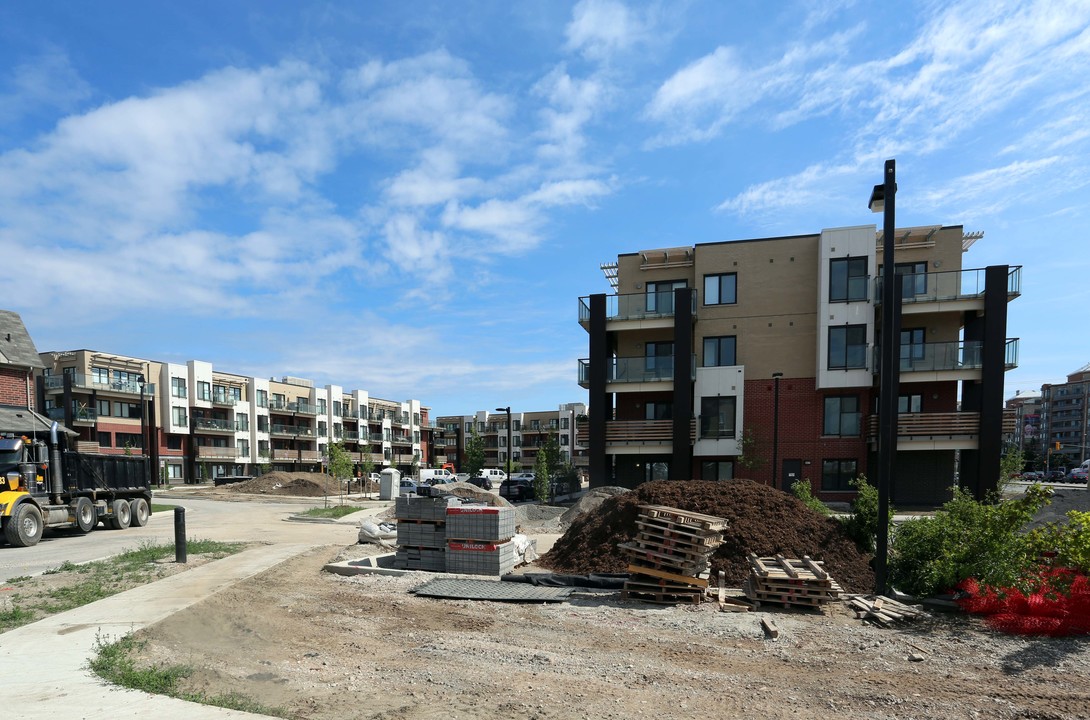 HOT Condos in Toronto, ON - Building Photo