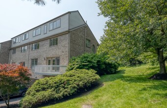 618 Essex Ct in Pittsburgh, PA - Building Photo - Building Photo