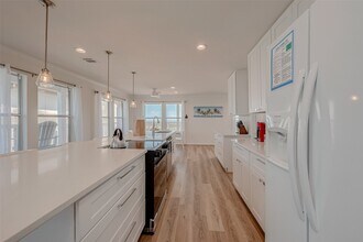 510 Surf Oaks Dr in Seabrook, TX - Building Photo - Building Photo