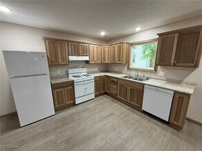 430 2nd Dr NE in New Philadelphia, OH - Building Photo - Building Photo