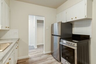 Peyto Apartments in Calgary, AB - Building Photo - Building Photo